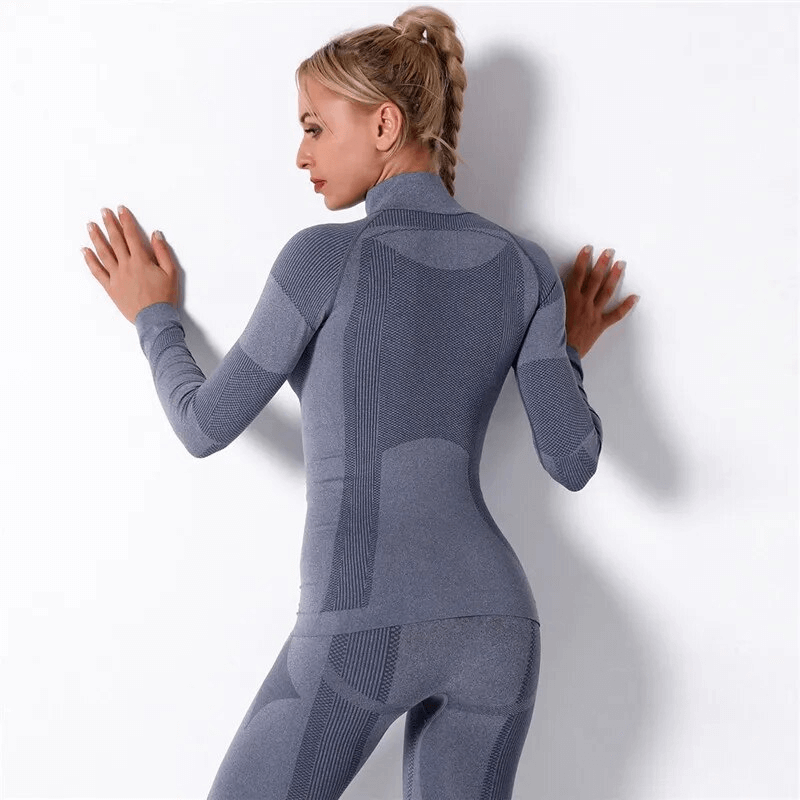 Woman wearing stretchy seamless super soft long sleeves top for sport in gray, perfect for yoga and fitness. Model SF1652.